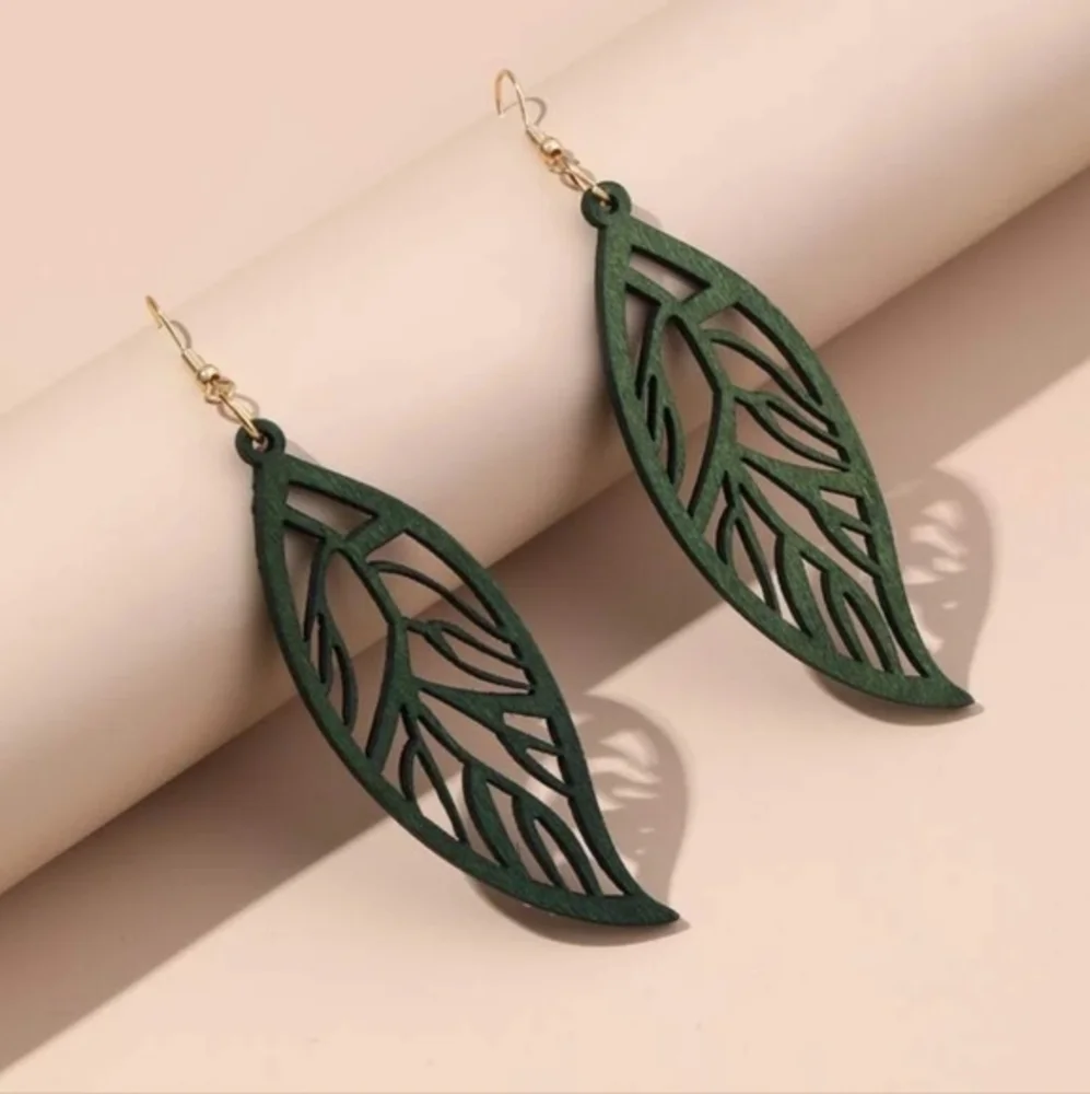 14K Gold Green Long Wooden Nature Hollow Leaf Shaped‎ Drop Womens Earrings